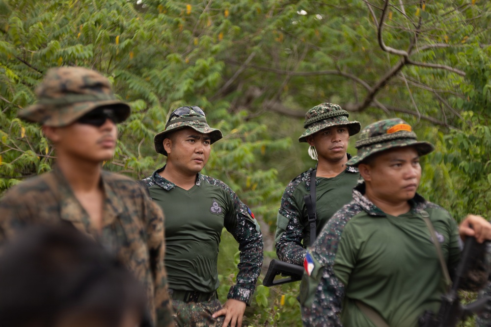 U.S., Philippine Marines participate in patrolling and ambush training during KAMANDAG 10