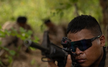 U.S., Philippine Marines participate in patrolling and ambush training during KAMANDAG 10
