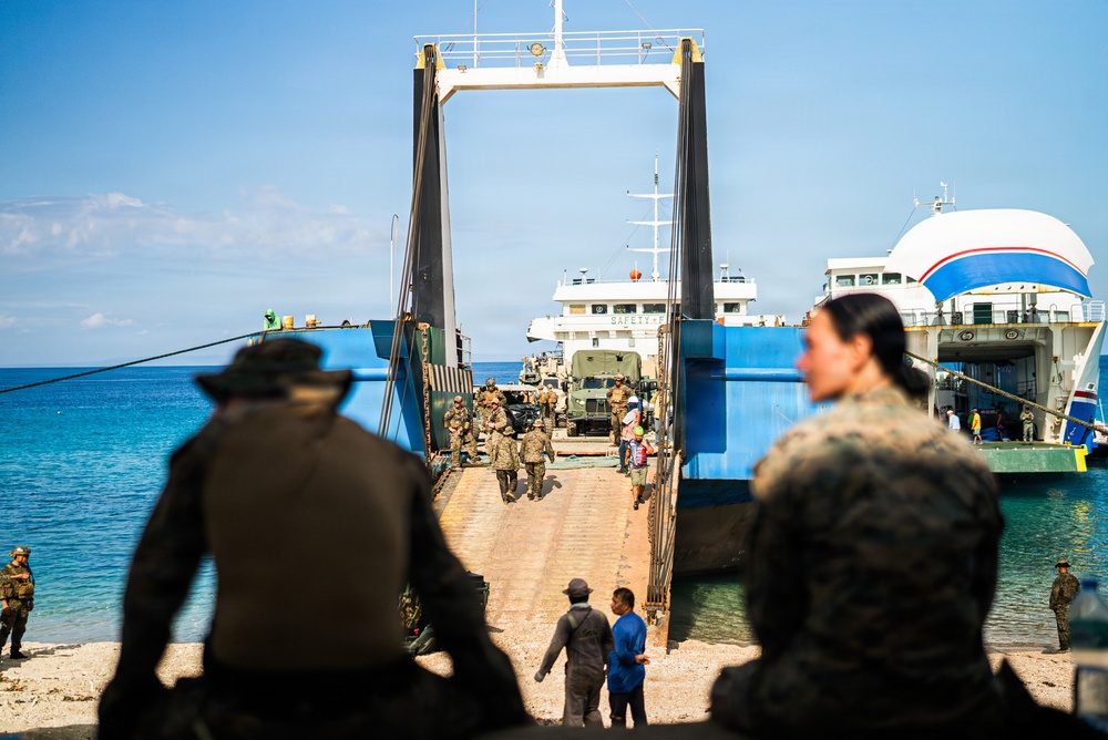3rd Marine Littoral Regiment disembarks for maritime key terrain security operations during KAMANDAG 10