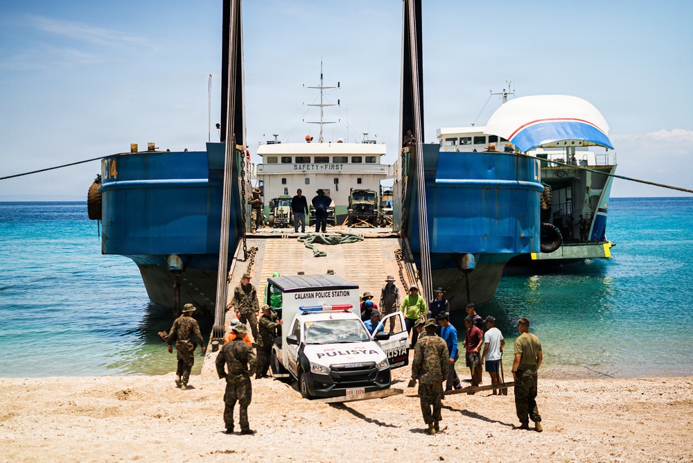 3rd Marine Littoral Regiment disembarks for maritime key terrain security operations during KAMANDAG 10