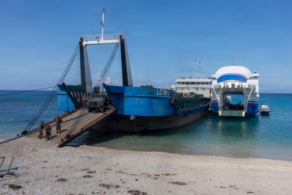 3rd Marine Littoral Regiment disembarks for maritime key terrain security operations during KAMANDAG 10