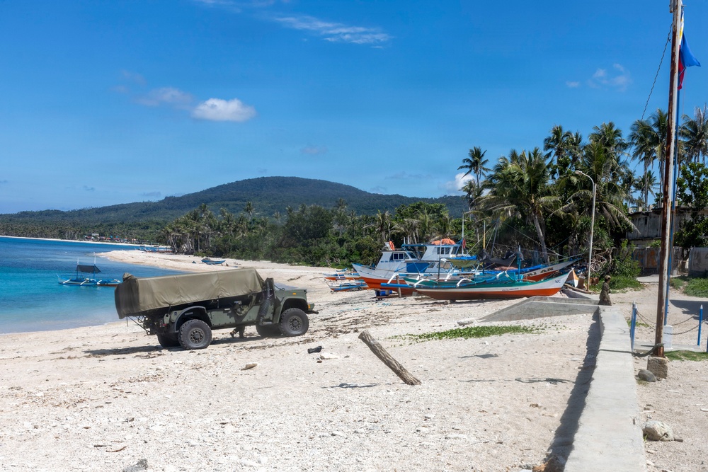 3rd Marine Littoral Regiment disembarks for maritime key terrain security operations during KAMANDAG 10