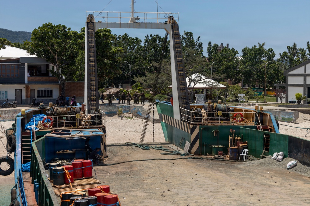 3rd Marine Littoral Regiment disembarks for maritime key terrain security operations during KAMANDAG 10