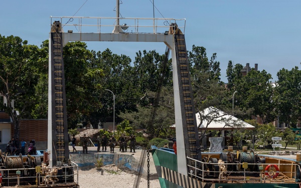 3rd Marine Littoral Regiment disembarks for maritime key terrain security operations during KAMANDAG 10