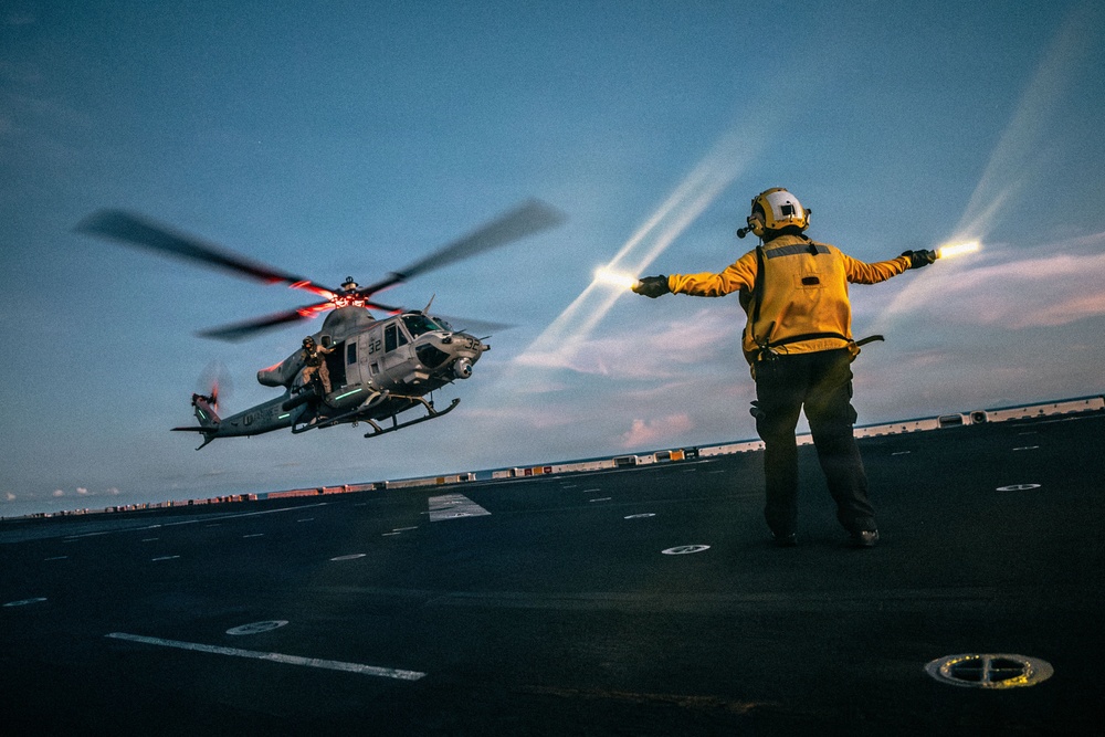 11th MEU Marines, Sailors Conduct Flight Operations Aboard USS Boxer