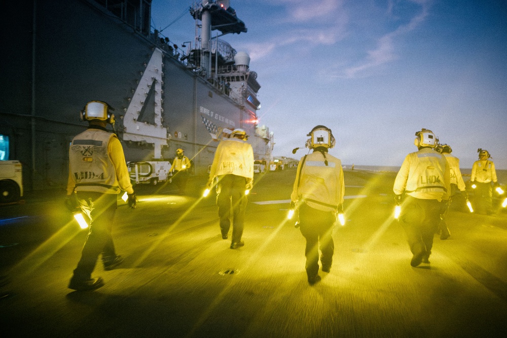 11th MEU Marines, Sailors Conduct Flight Operations Aboard USS Boxer