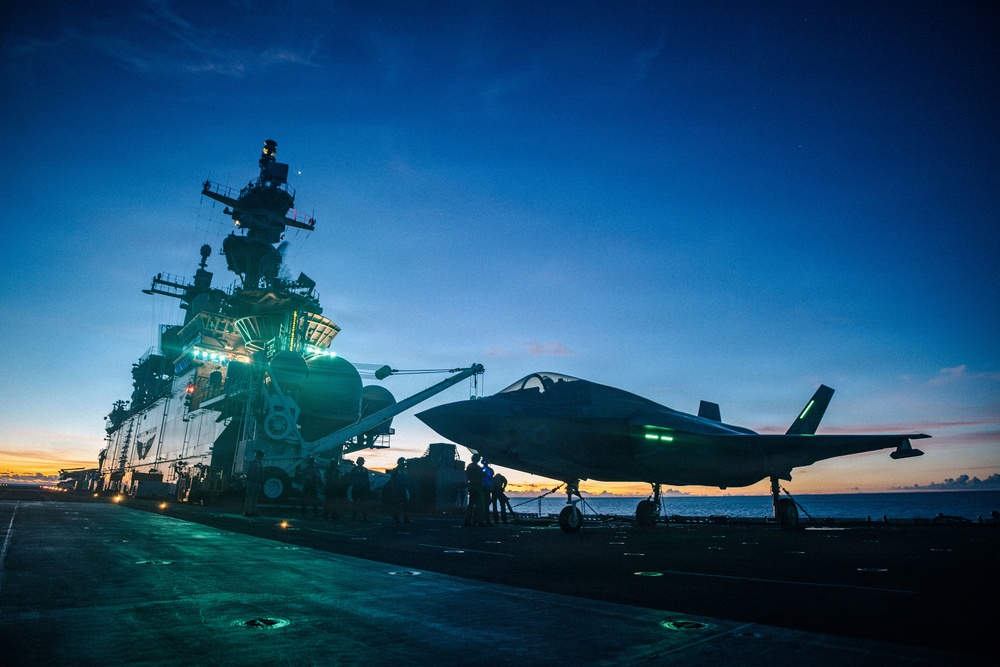 11th MEU Marines, Sailors Conduct Flight Operations Aboard USS Boxer