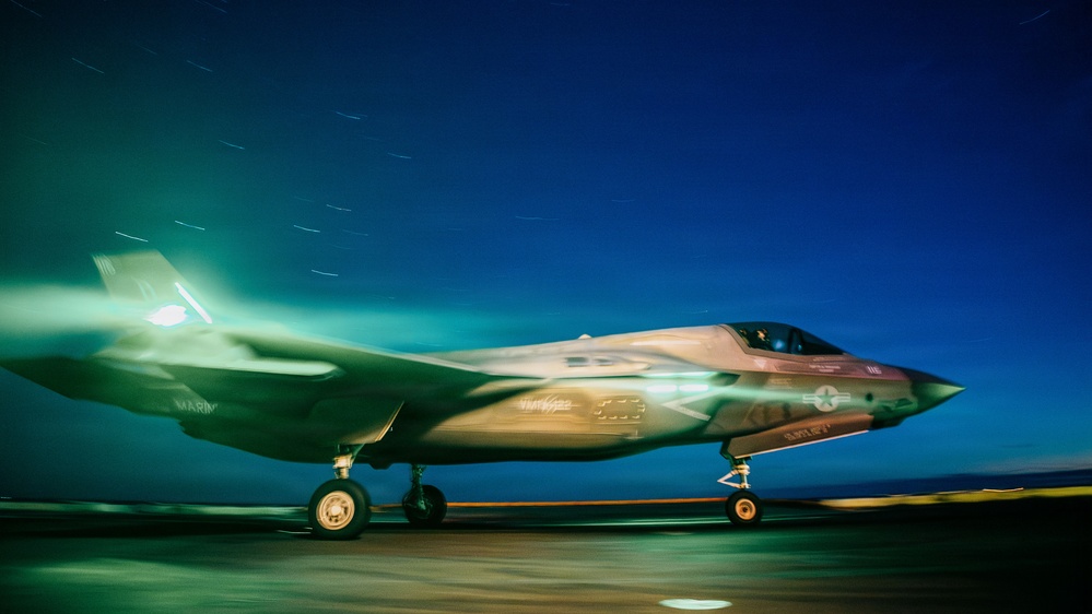 11th MEU Marines, Sailors Conduct Flight Operations Aboard USS Boxer