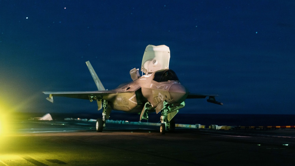 11th MEU Marines, Sailors Conduct Flight Operations Aboard USS Boxer