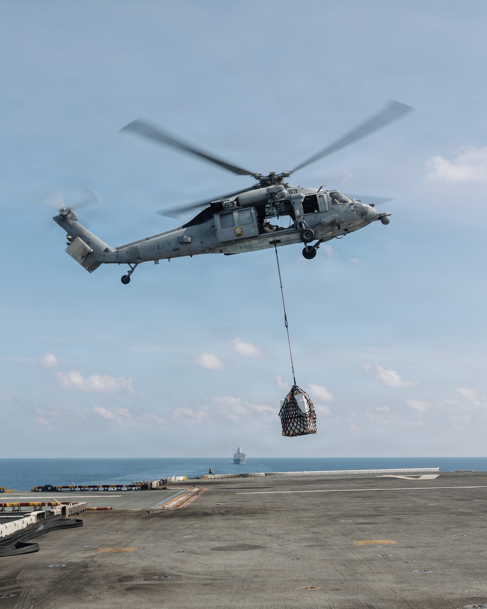 11th MEU Marines, Sailors Conducts Replenishment Aboard USS Boxer
