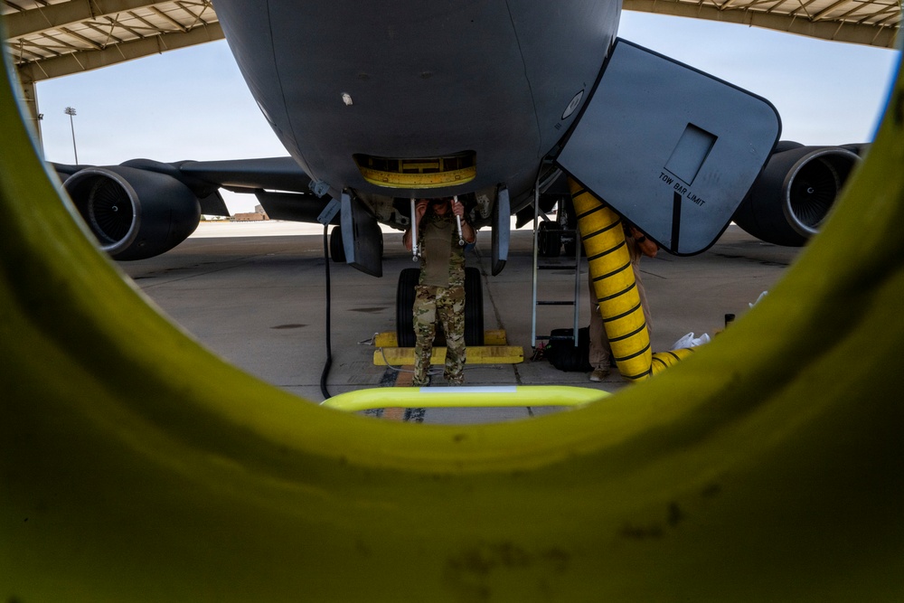 KC-135 enables F-35 operations through aerial refueling in CENTCOM