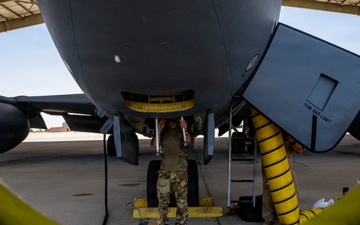 KC-135 enables F-35 operations through aerial refueling in CENTCOM