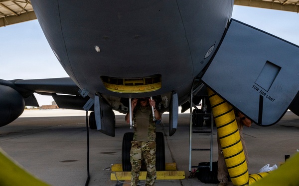 KC-135 enables F-35 operations through aerial refueling in CENTCOM