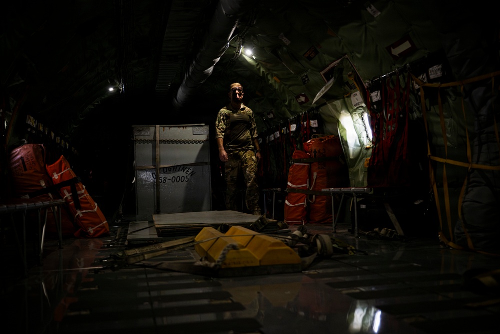 KC-135 enables F-35 operations through aerial refueling in CENTCOM