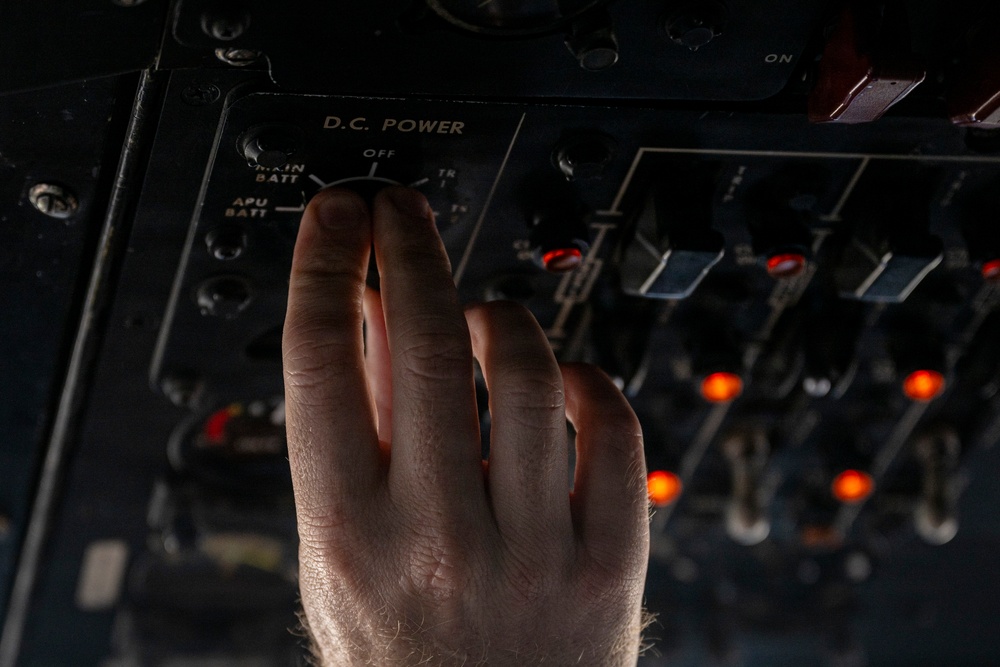 KC-135 enables F-35 operations through aerial refueling in CENTCOM