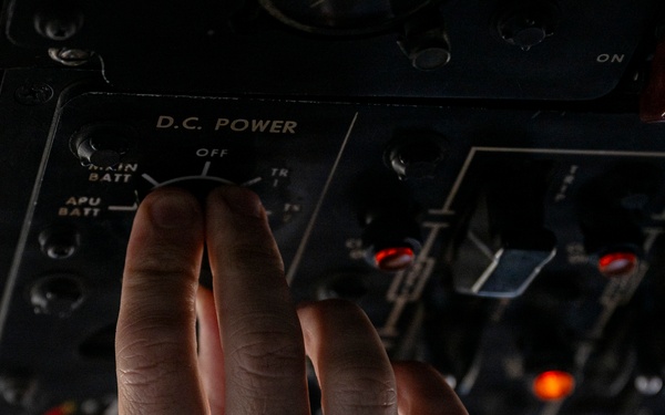 KC-135 enables F-35 operations through aerial refueling in CENTCOM