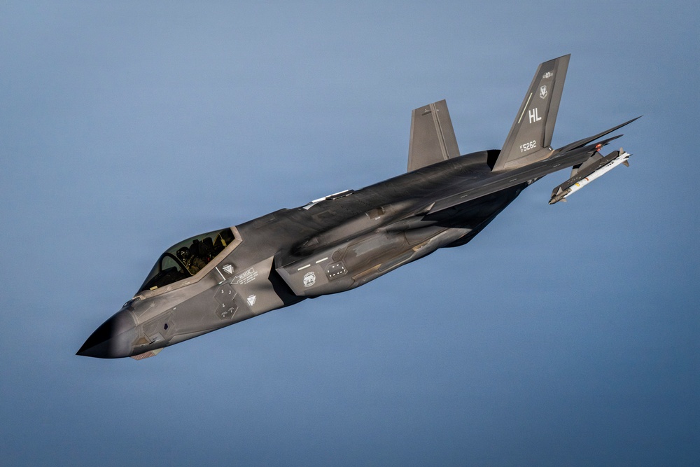 KC-135 enables F-35 operations through aerial refueling in CENTCOM