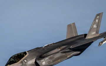 KC-135 enables F-35 operations through aerial refueling in CENTCOM