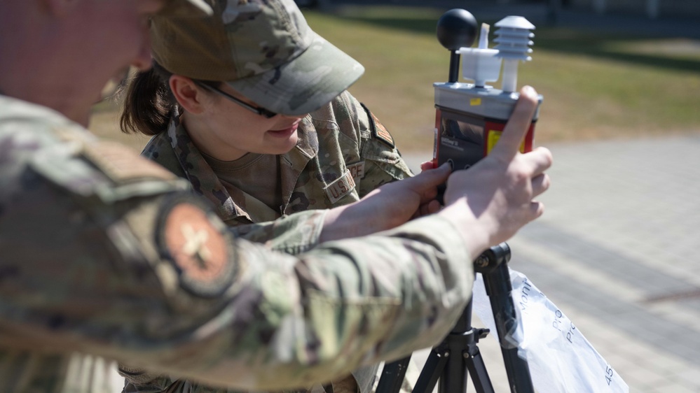 Bioenvironmental engineering team defends against the heatwave with exact measurements