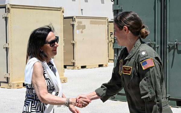 Spanish Minister of Defense visits NAVSTA Rota