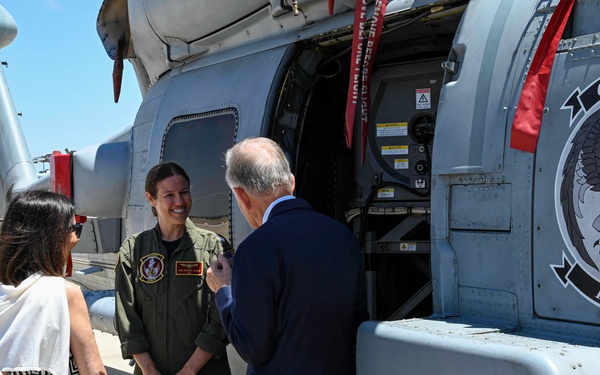 Spanish Minister of Defense visits NAVSTA Rota
