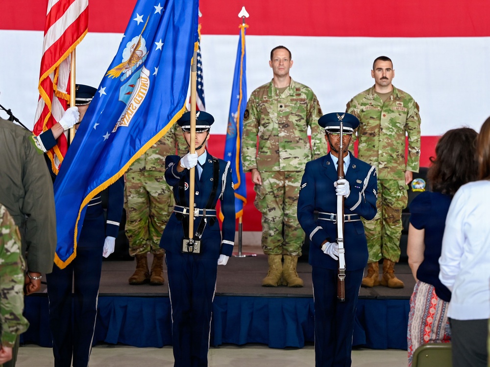 552nd AMXS welcomes new commander during change of command
