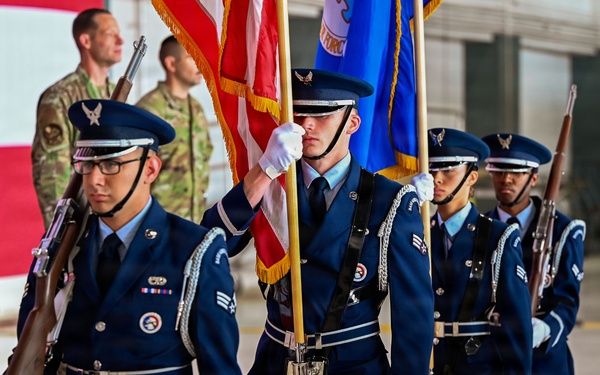 552nd AMXS welcomes new commander during change of command