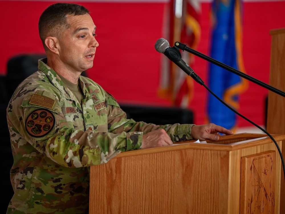 552nd AMXS welcomes new commander during change of command