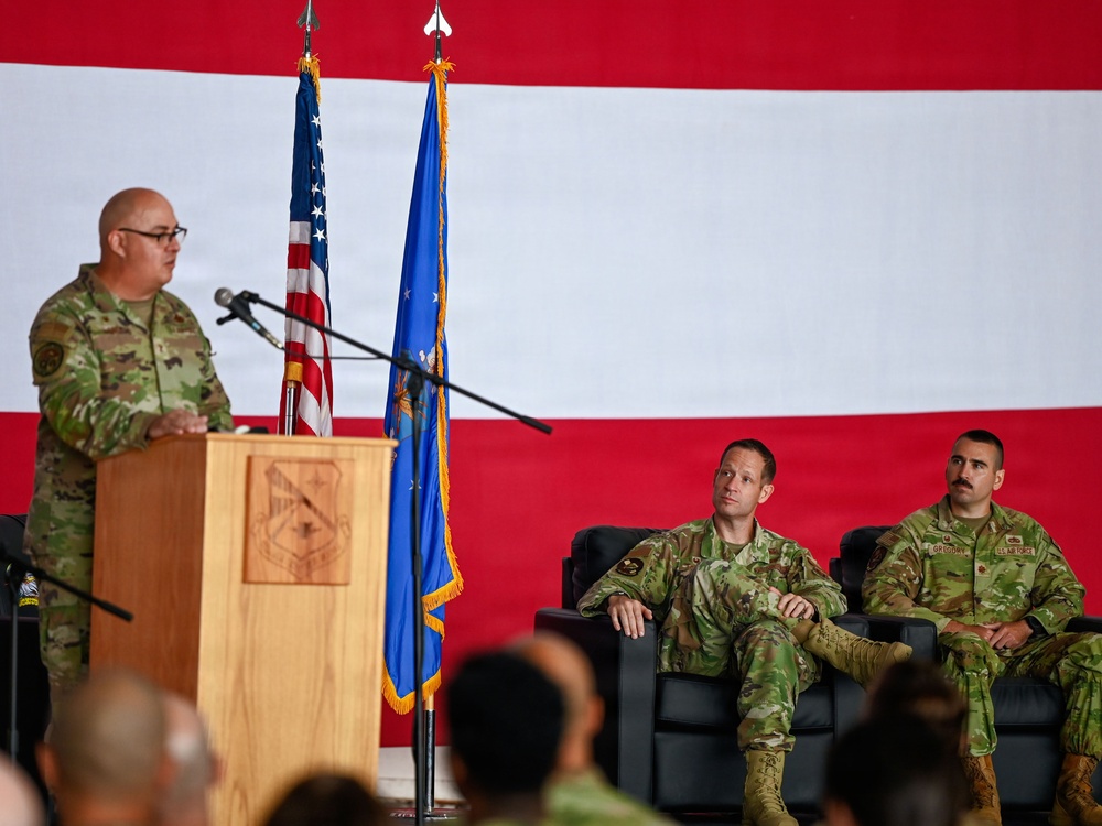 552nd AMXS welcomes new commander during change of command