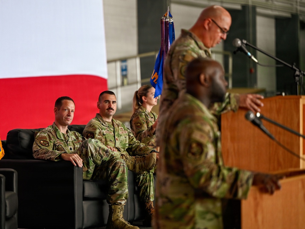 552nd AMXS welcomes new commander during change of command