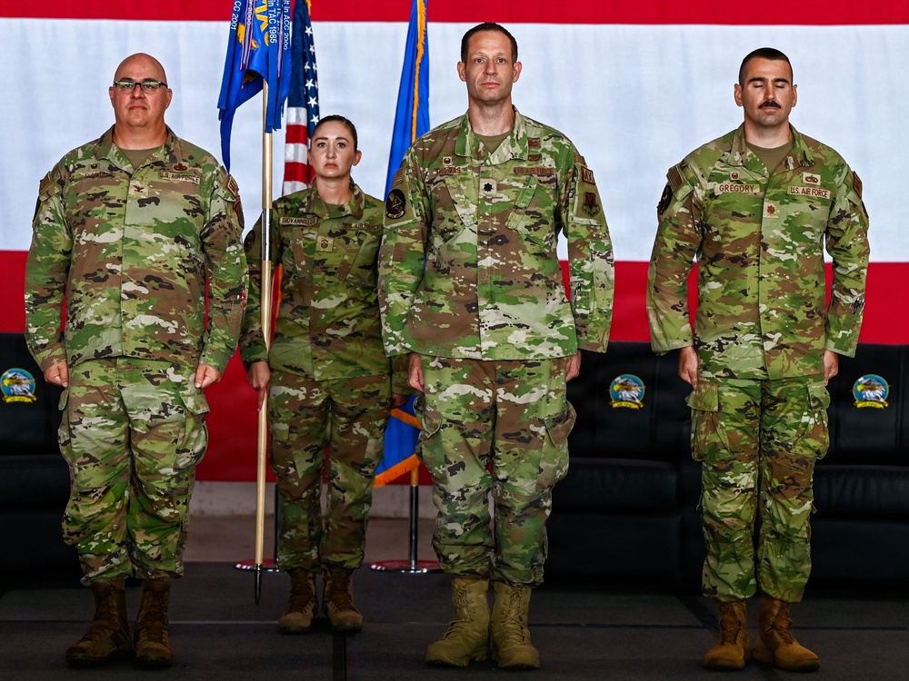 552nd AMXS welcomes new commander during change of command