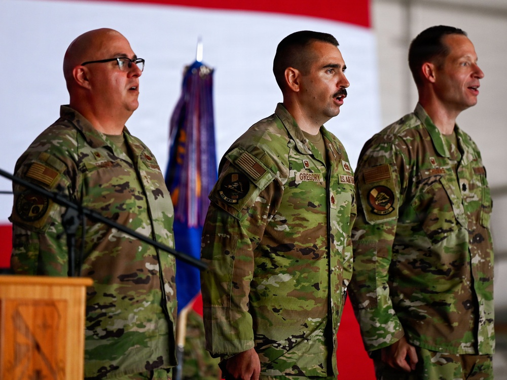552nd AMXS welcomes new commander during change of command