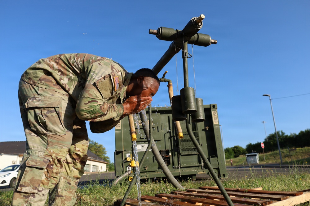 Heatwave Hits Germany, but Cooler Heads Prevail as Army Sets Up Relief Station