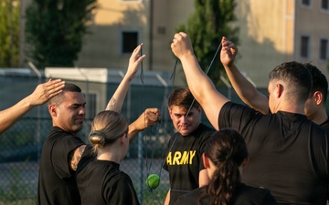 207th Military Intelligence Brigade (Theater) conducts Ready and Resilient team-building training