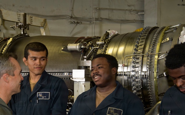 Nimitz welcomes 2nd Fleet Commander during FLEETEX 250