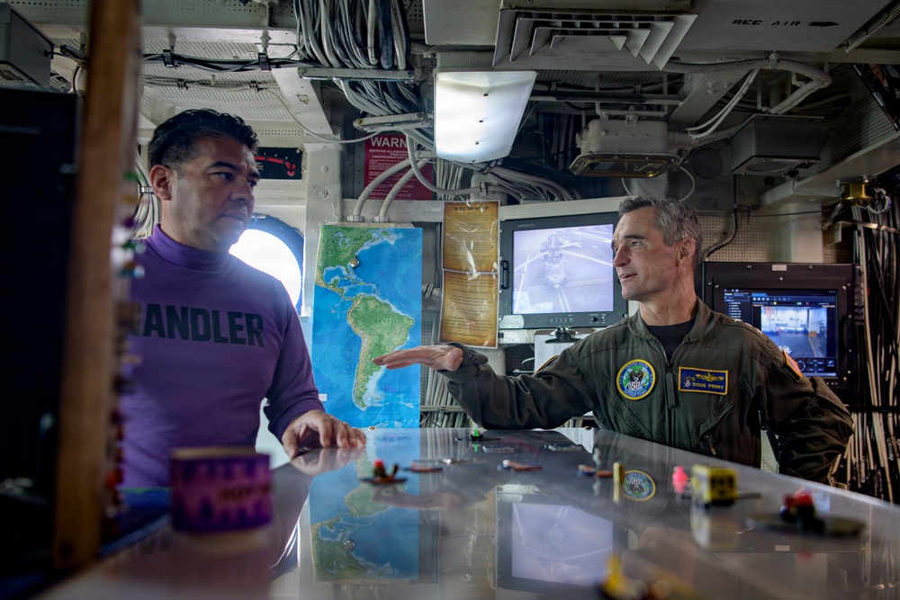 Nimitz Welcomes 2nd Fleet Commander during FLEETEX 250