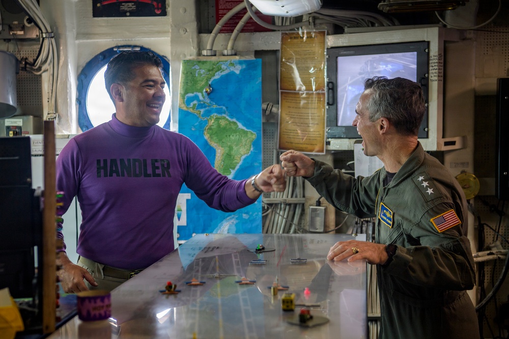 Nimitz Welcomes 2nd Fleet Commander during FLEETEX 250