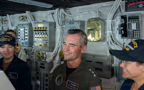 Nimitz Welcomes 2nd Fleet Commander during FLEETEX 250