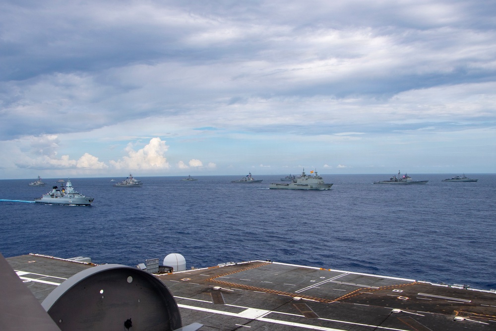 Nimitz Welcomes 2nd Fleet Commander during FLEETEX 250