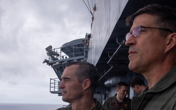 Nimitz Welcomes 2nd Fleet Commander during FLEETEX 250