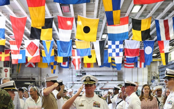 Amphibious Squadron 8 Holds Change of Command