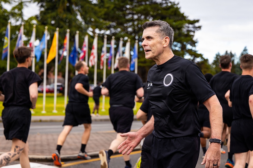 Freedom Fest Run brings joint base Soldiers together