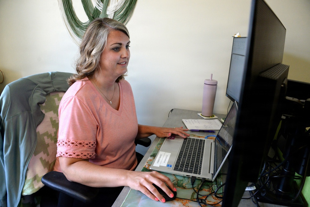 Fort Leavenworth budget analyst receives Army-level financial management award
