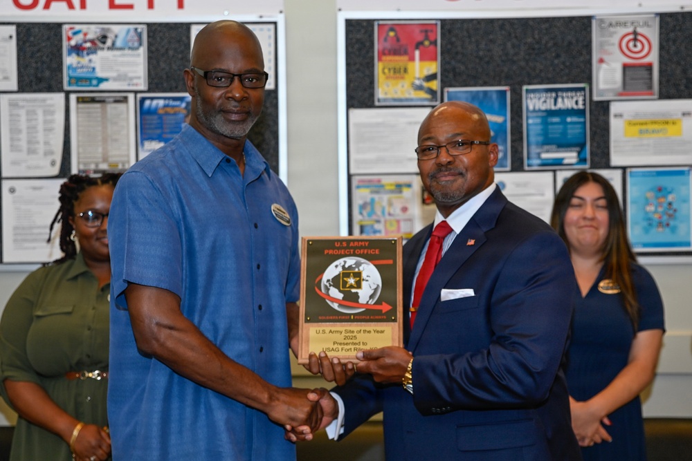 Fort Riley DEERS is Presented With The 2025 U.S. Army Site of the Year Award