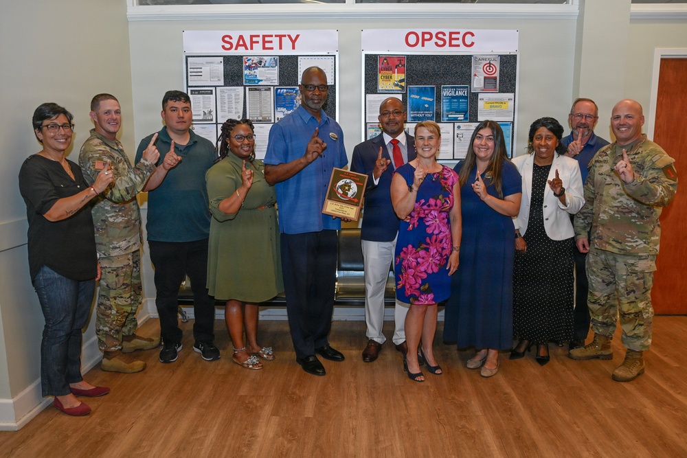 Fort Riley DEERS Office Presented the 2025 U.S. Army Site of the Year Award