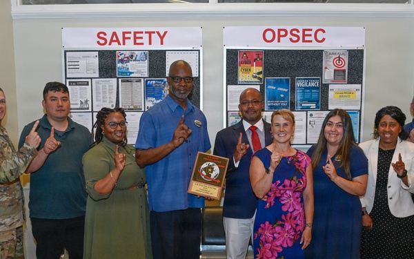 Fort Riley DEERS Office Presented the 2025 U.S. Army Site of the Year Award