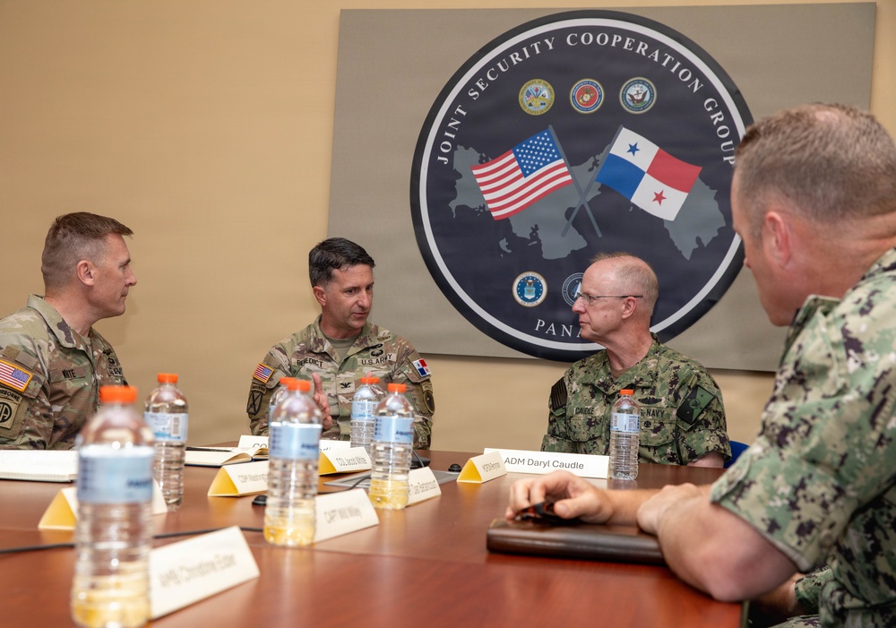 Chief of Naval Operations visits Joint Security Cooperation Group – Panama