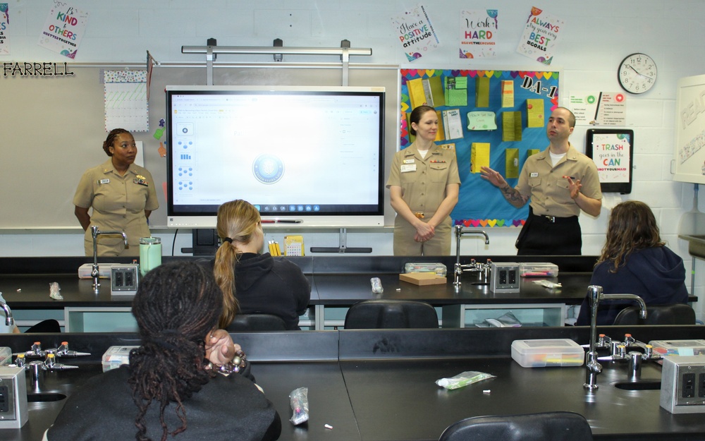 Navy Corpsman Mentors Dental Students