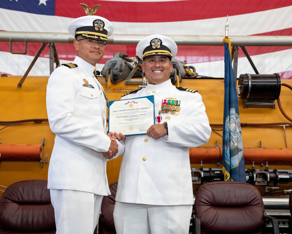 Undersea Rescue Command holds Change of Command Ceremony