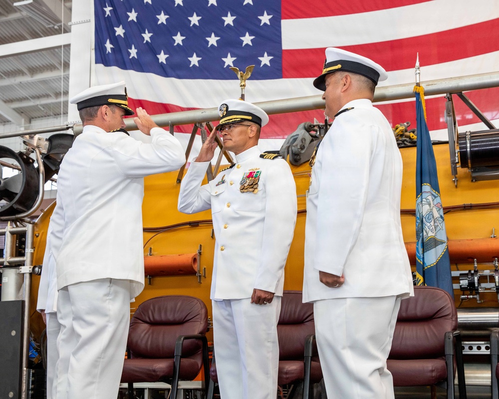 Undersea Rescue Command holds Change of Command Ceremony